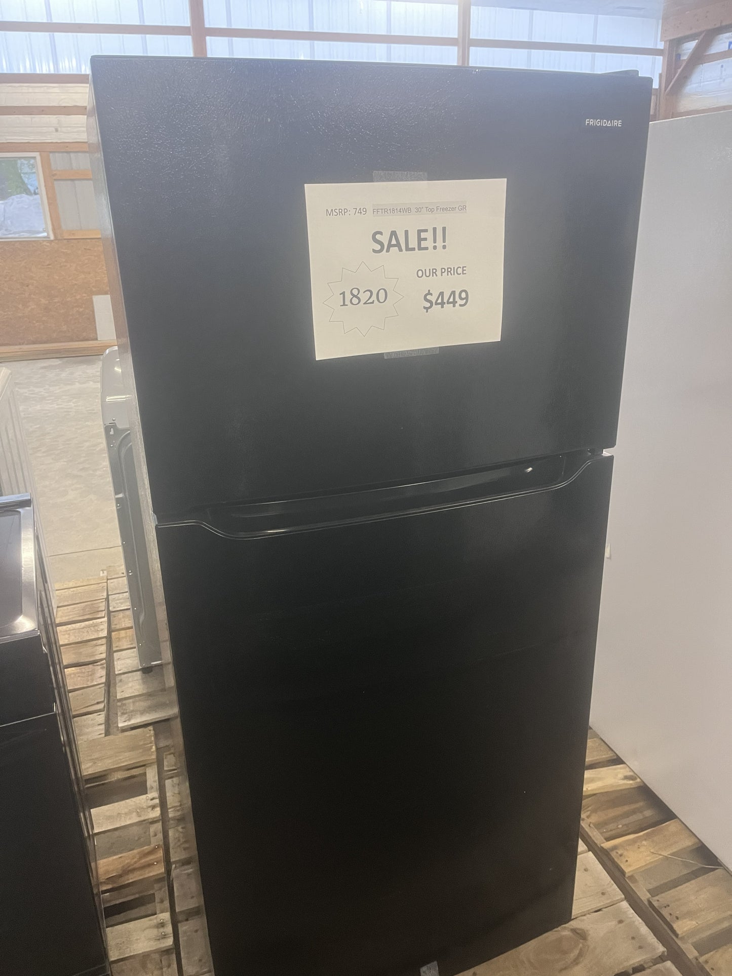#1820- Frigidaire 18.3-cu ft Standard-Depth 30-in Wide Top-Freezer Refrigerator ( Black ) Garage Ready