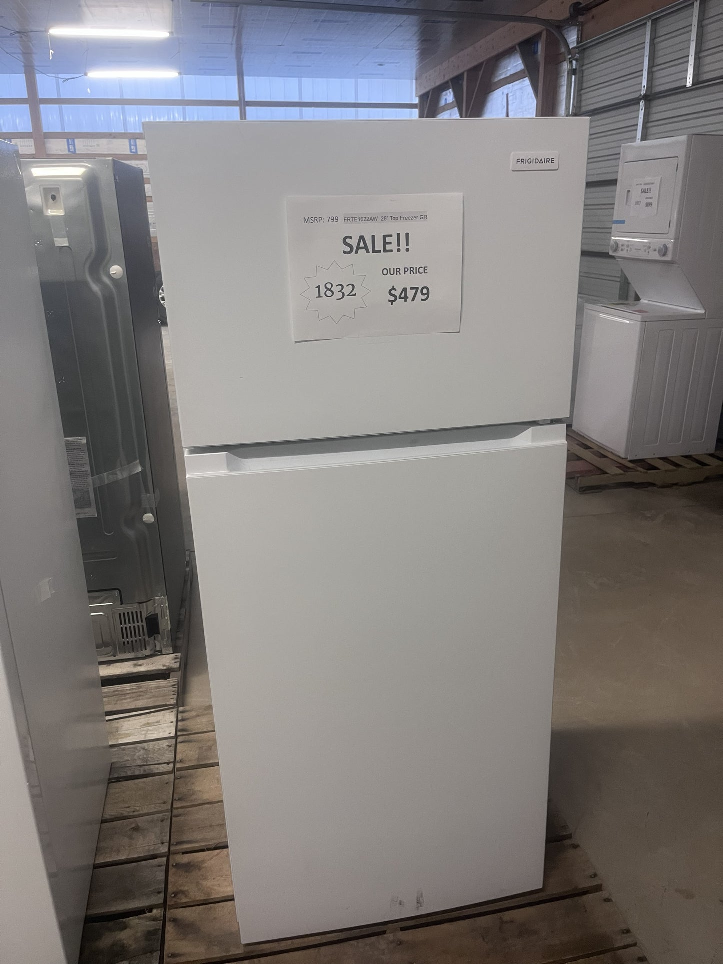 #1832- Frigidaire 16.03-cu ft Counter-Depth 28-in Wide Top-Freezer Refrigerator ( White ) Garage Ready