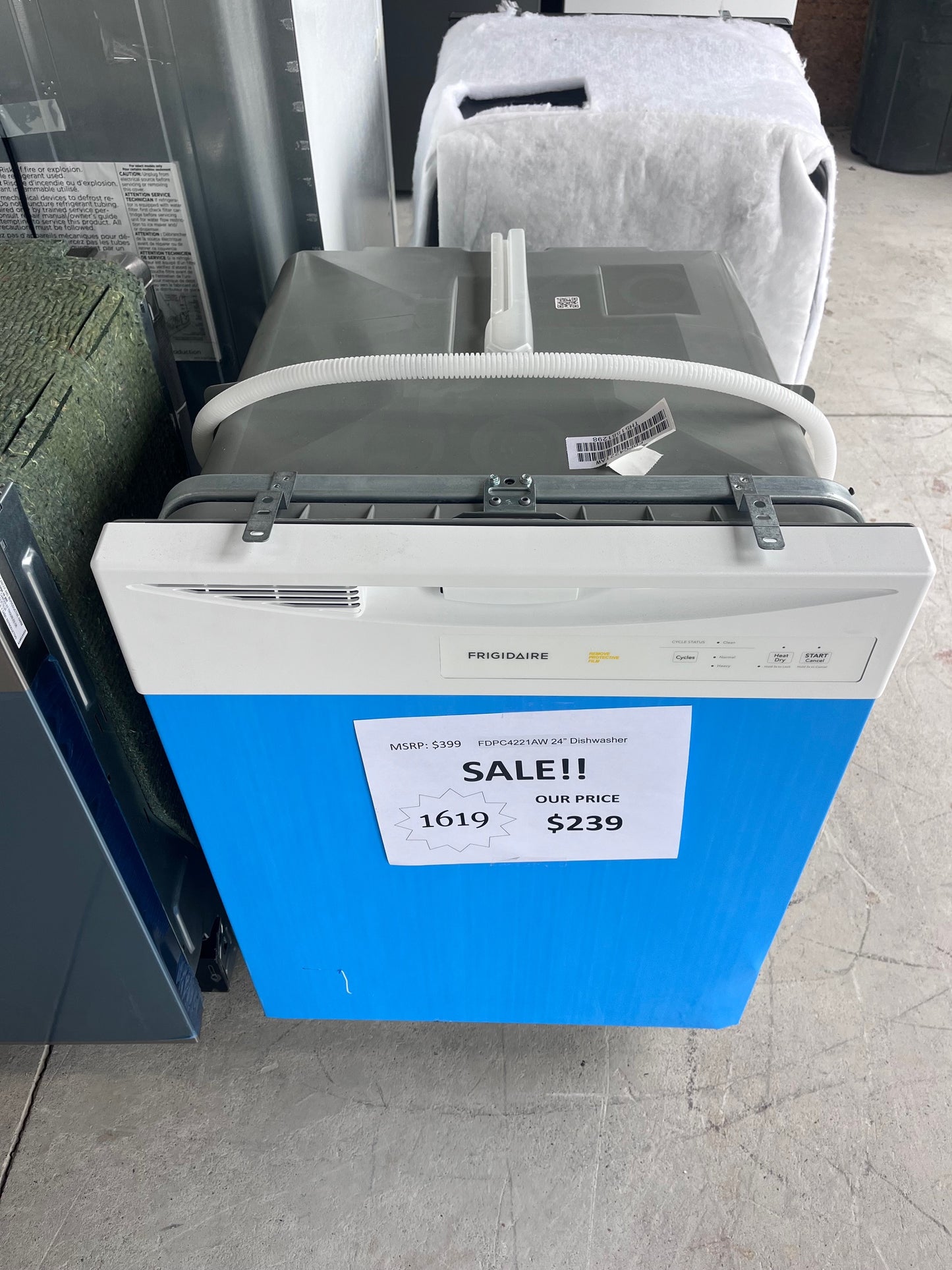 #1619- Frigidaire 24-in Front Control Built-in Dishwasher ( White ) , 62-Decibel Standard Sound Level