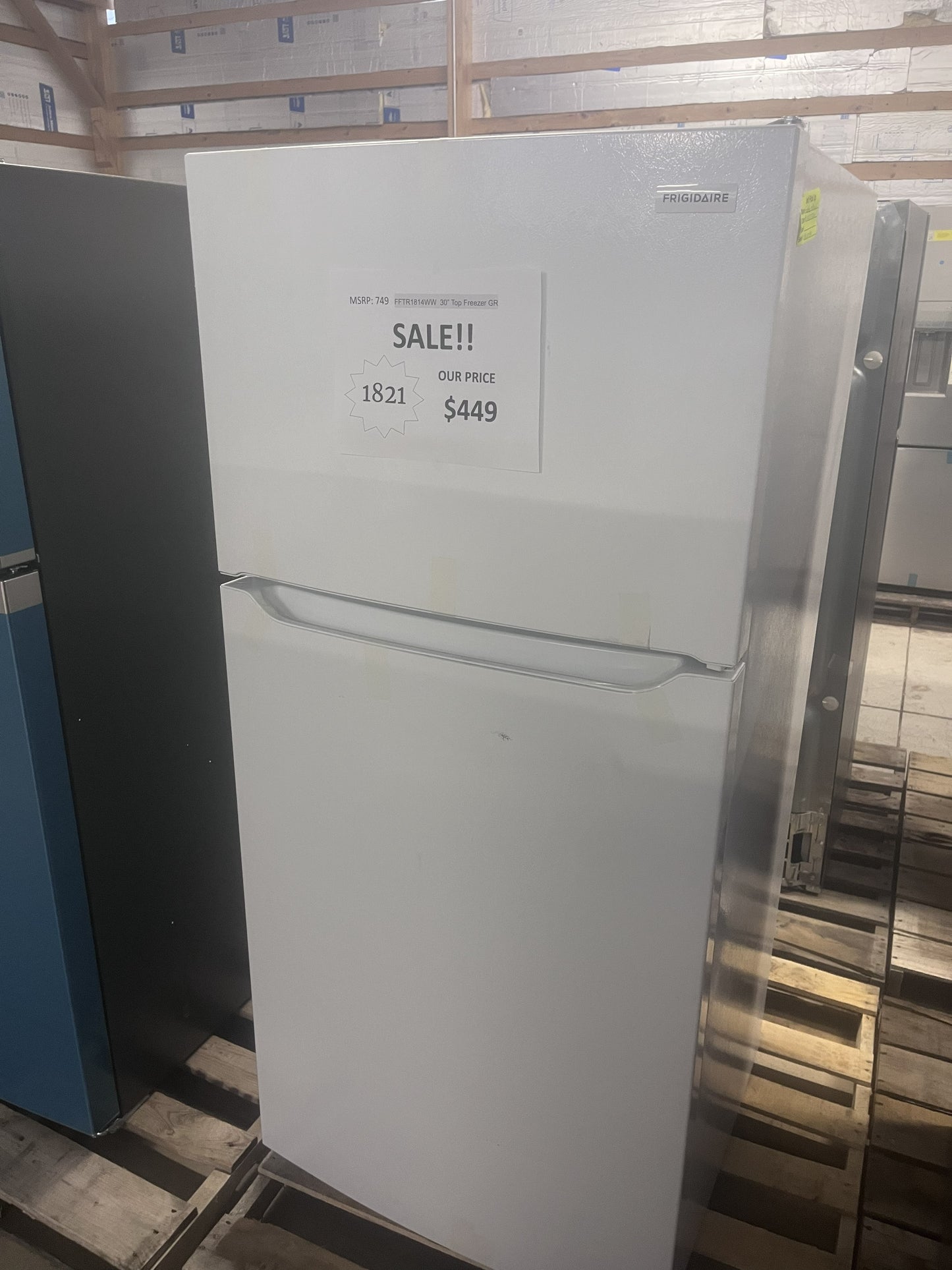 #1821- Frigidaire 18.3 Cu. Ft. Garage Ready 30" Wide Top Freezer Refrigerator in White
