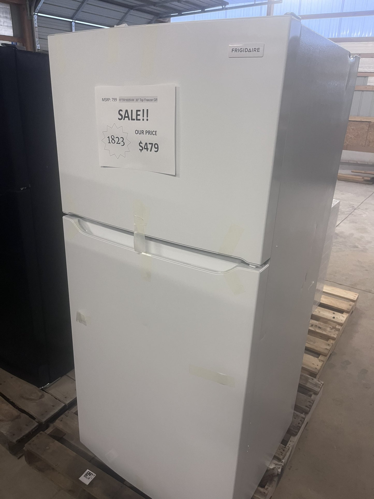 #1823-  Frigidaire 30 in. 18.3 cu. ft. Top Freezer Refrigerator, Garage Ready