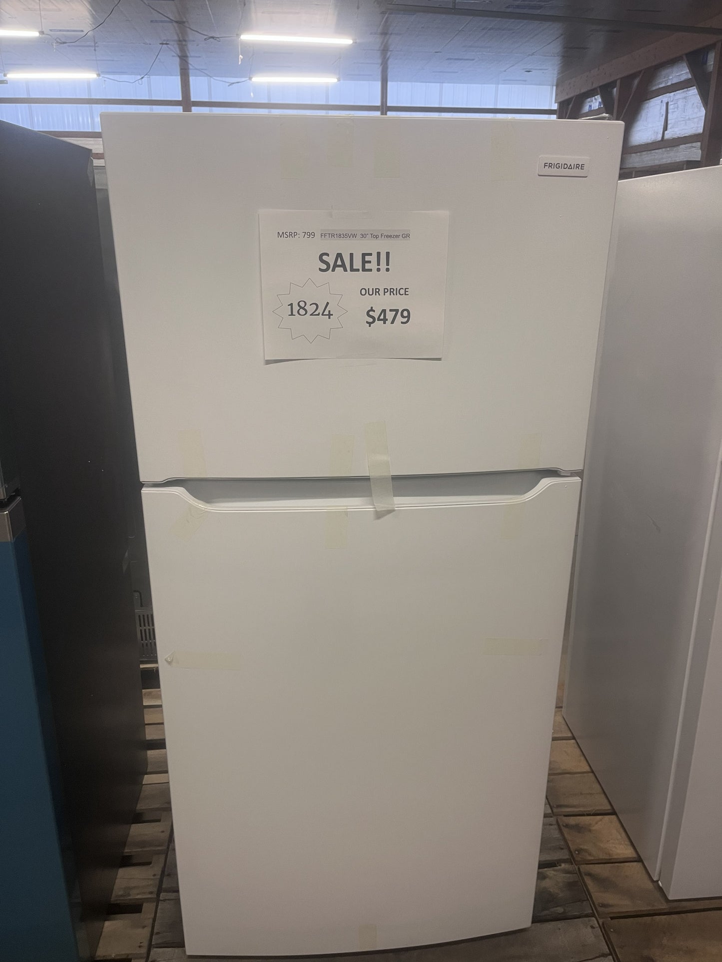 #1824- Frigidaire 30 in. 18.3 cu. ft. Top Freezer Refrigerator, Garage Ready