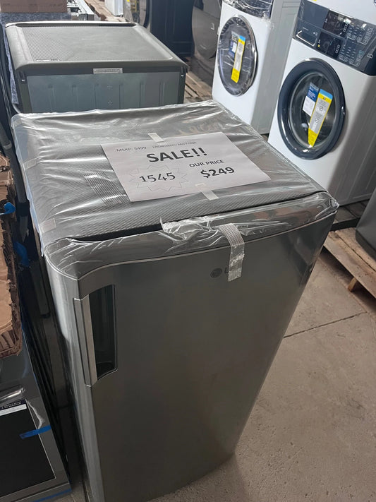 #1545- LG 20.63 in. W. 6 cu. ft. Single Door Top Freezer Refrigerator with Inverter Compressor & Pocket Handle in Platinum Silver