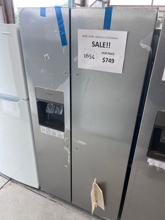 #1654- Frigidaire 33" 22.3-cu ft Side-by-Side Refrigerator with Ice Maker ,Water and Ice Dispenser ( Stainless Steel )